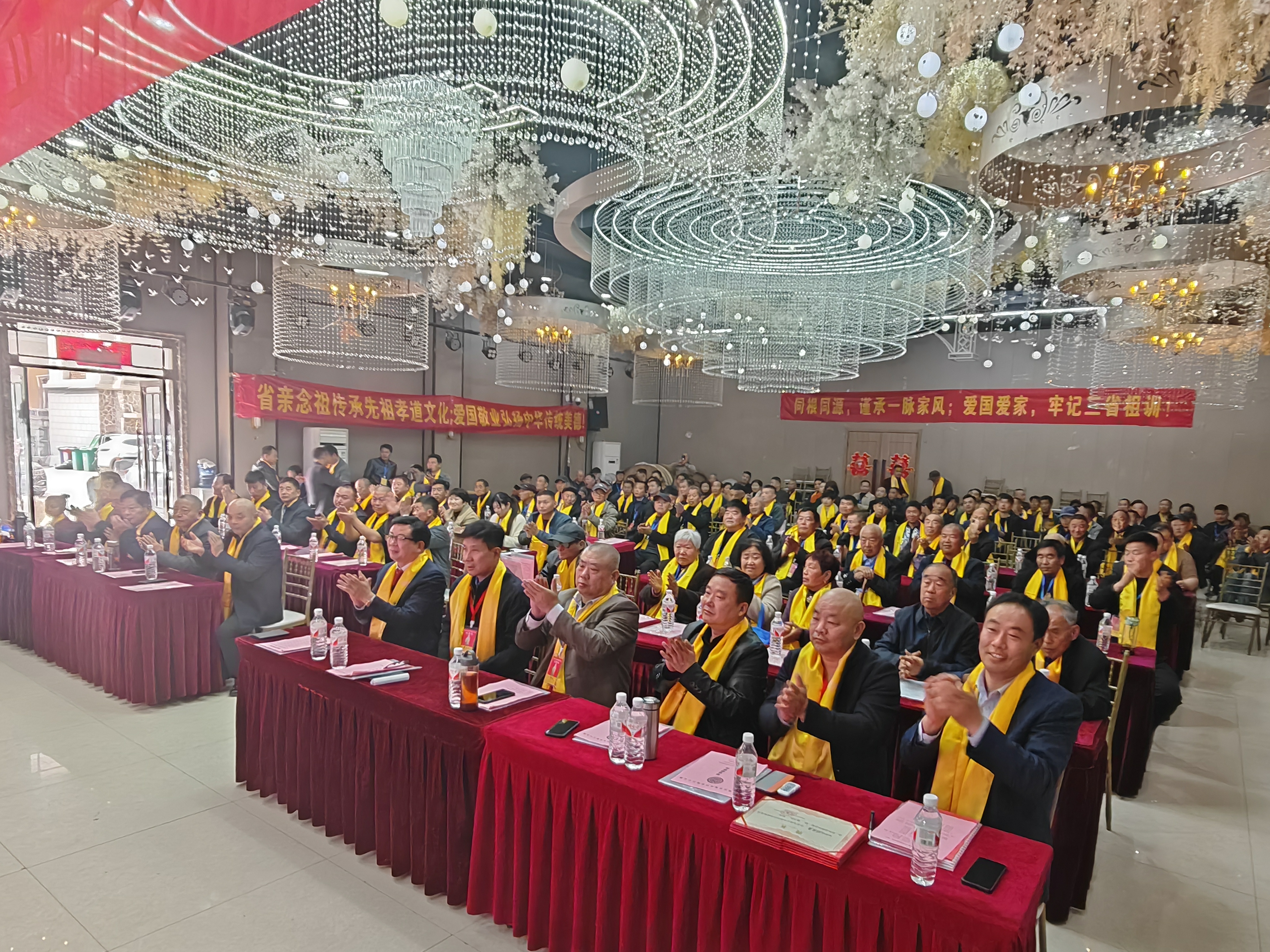 曾氏宗親聯(lián)合總會(huì)常務(wù)副會(huì)長(zhǎng)、河南省曾氏孝文化委員會(huì)會(huì)長(zhǎng)曾占國(guó)受邀參加2024甲辰年商丘市曾氏宗親第35屆祭祖聯(lián)誼會(huì) 宗圣集團(tuán) 2024-03-31 17:12 河南